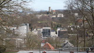 Bielefeld Blick vom Johannisberg hinüber zur Sparrenburg